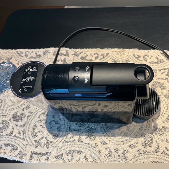 Nespresso De'Longhi Essenza Mini - Picture 3 of 8